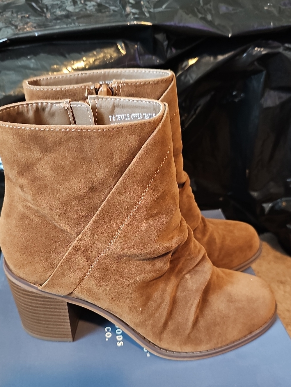 Universal Thread Booties - Picture 2 of 4